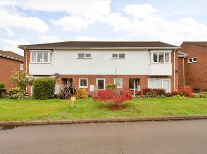 2 Bed Flat, Bramblefield Close, DA3