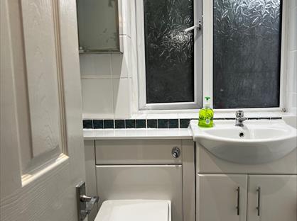 Room in a Shared House, Acacia Avenue, TW8