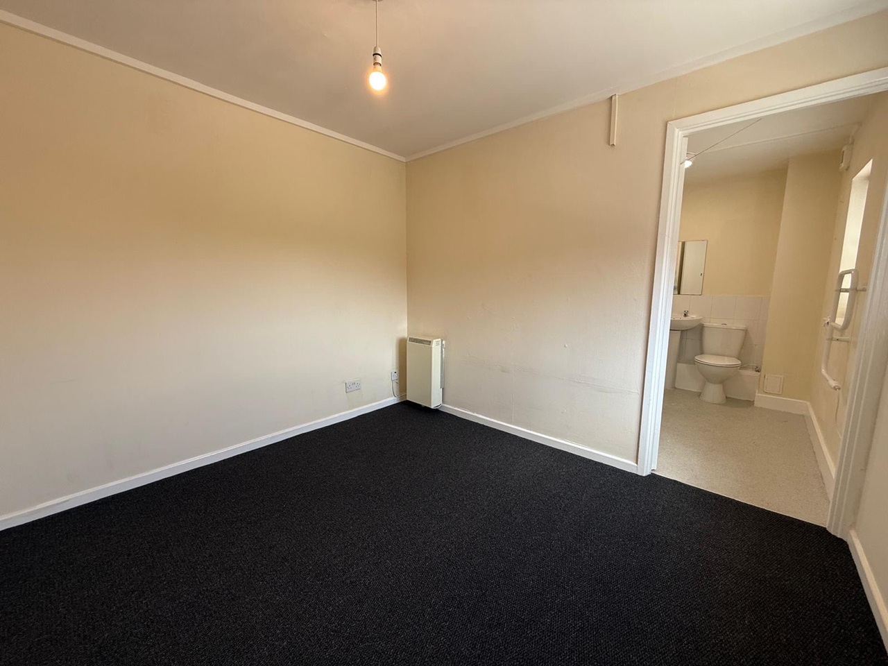 1 Bed Flat, Wesley Street, NG5 photo 2
