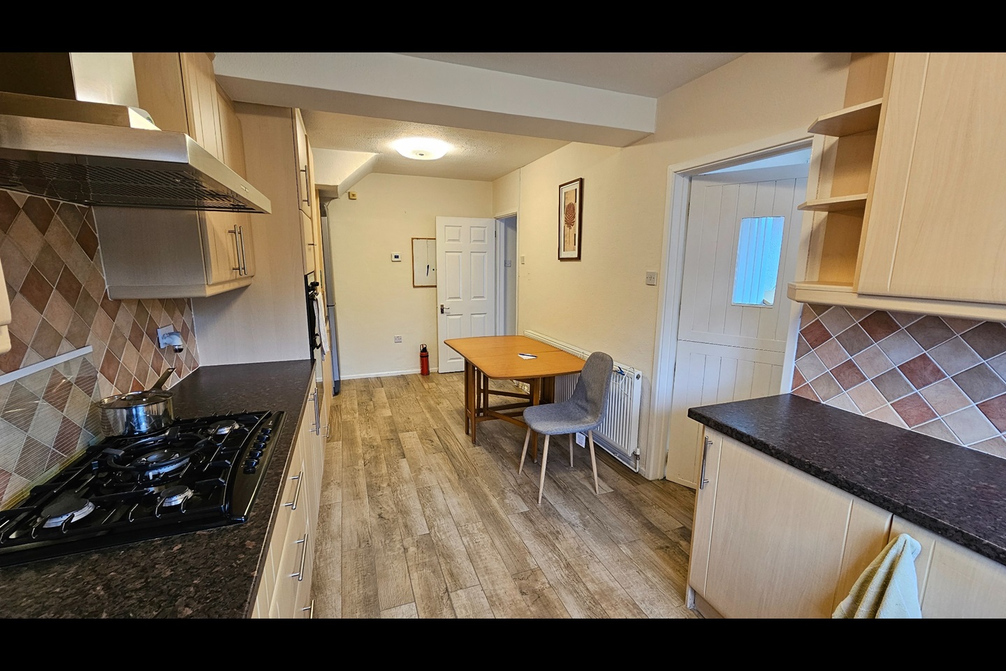 Luton 3 Bed SemiDetached House, Stoneygate Road, LU4 To Rent Now