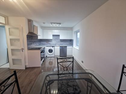 3 Bed Flat, Southcote Manor, RG30