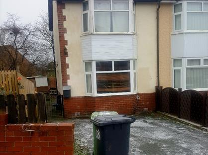 2 Bed Semi-Detached House, Woodhouse Grove, HD2