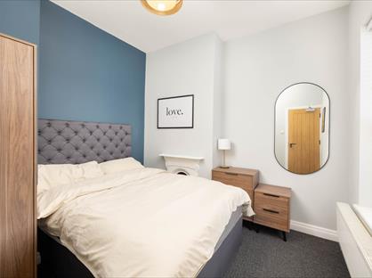 Room in a Shared House, Liverpool Road, M30