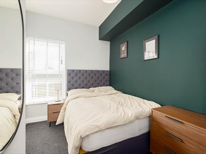 Room in a Shared House, Liverpool Road, M30