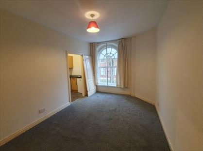 2 Bed Flat, Chapel Street, SK11
