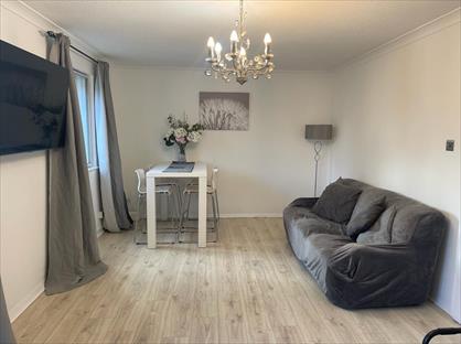 2 Bed Flat, Wavel Place, SE26