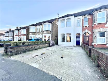 2 Bed Flat, South Street, RM1