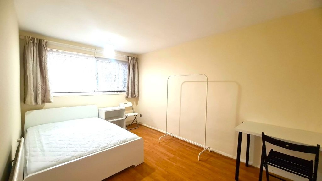 London 4 Bed Detached House, Windmill Lane, E15 To Rent Now for £