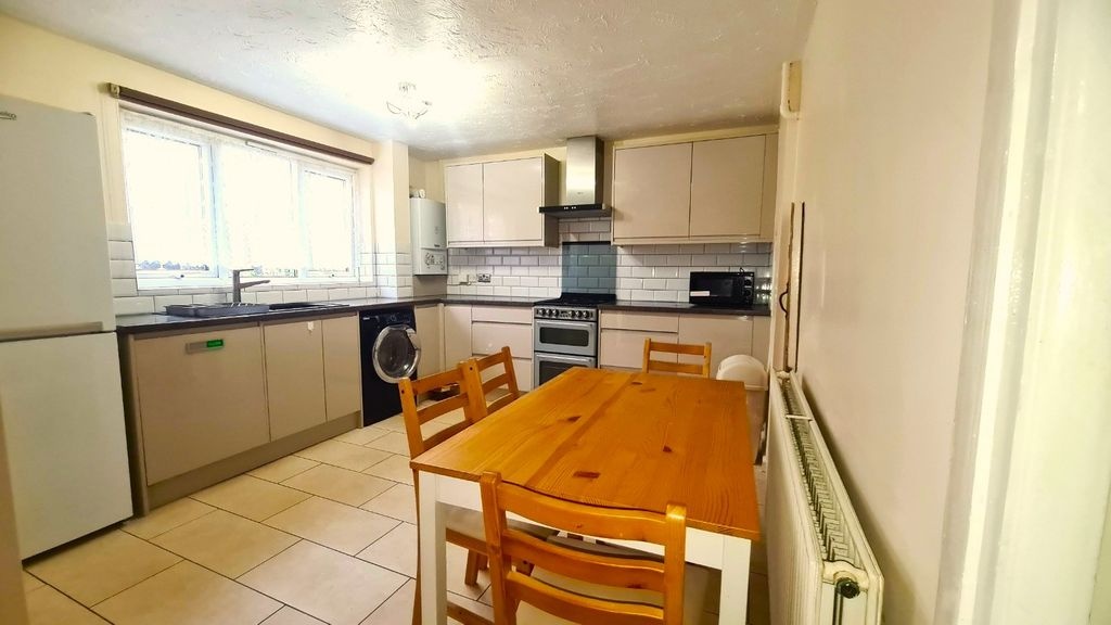 London 4 Bed Detached House, Windmill Lane, E15 To Rent Now for £