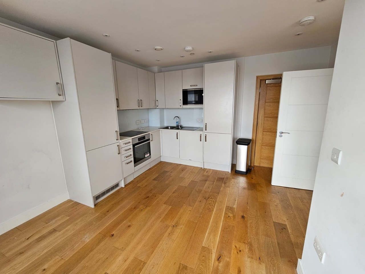 Feltham Studio Flat, Archer Court, TW13 To Rent Now for £1,150.00 p/m