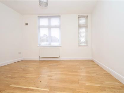 1 Bed Flat, Turners Hill, EN8