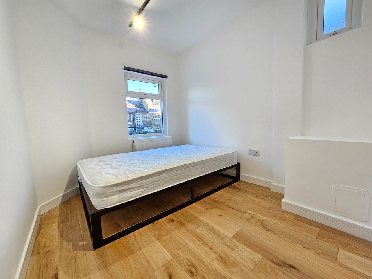 London 2 Bed Flat, Loftus Road, W12 To Rent Now for £1,898.00 p/m