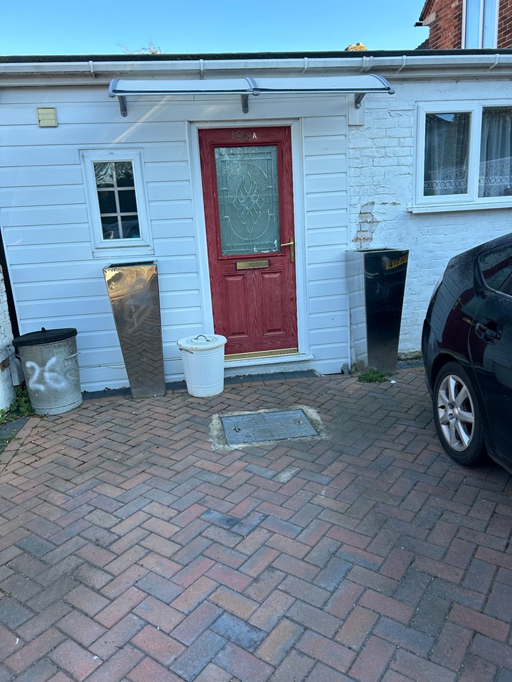 Ruislip Studio Flat, Long Drive, HA4 To Rent Now for £1,100.00 p/m