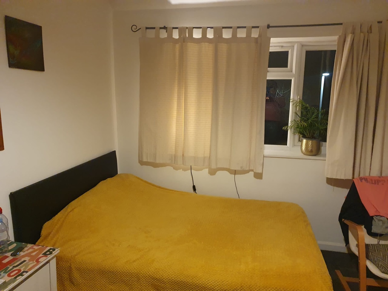 London Room in a Shared House, Crestway, SW15 To Rent Now for £850.