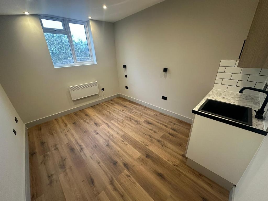 Uxbridge Studio Flat, Harefield Road, UB8 To Rent Now for £1,150.00 p/m