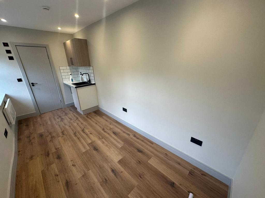 Uxbridge Studio Flat, Harefield Road, UB8 To Rent Now for £1,150.00 p/m