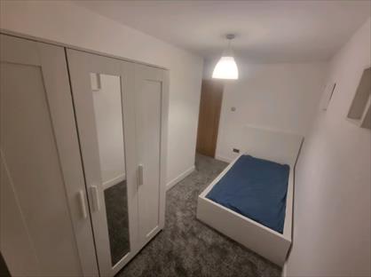 Room in a Shared House, Winscombe, RG12