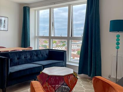 2 Bed Flat, Accolade Avenue, UB1