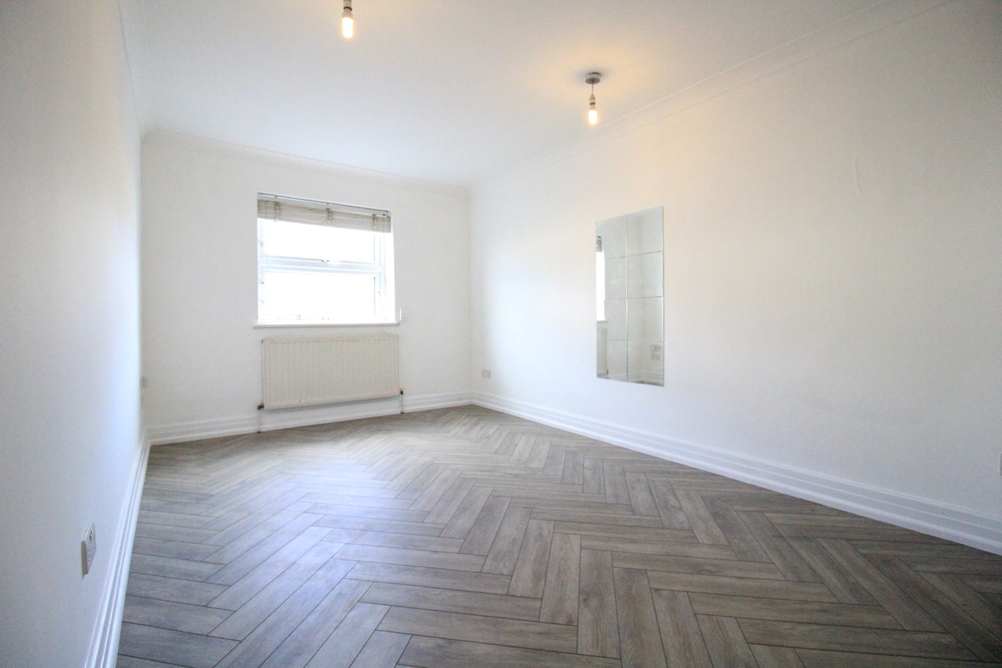 London Studio Flat, Bethnal Green Road, E2 To Rent Now for £1,600.