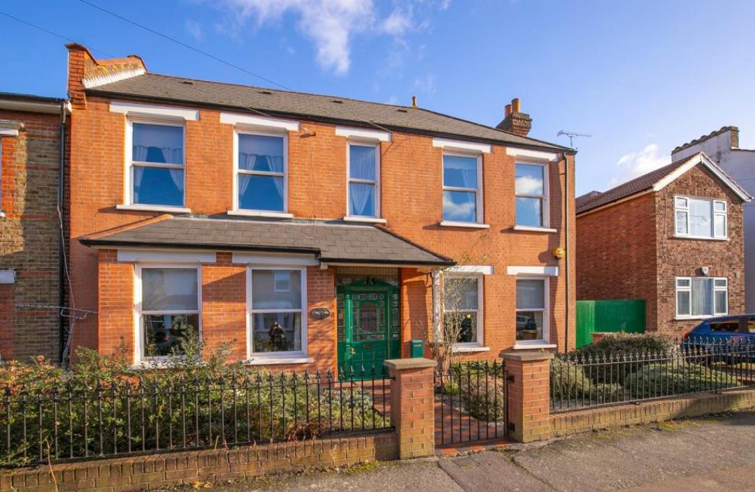 London 3 Bed SemiDetached House, Stanley Road, E18 To Rent Now for