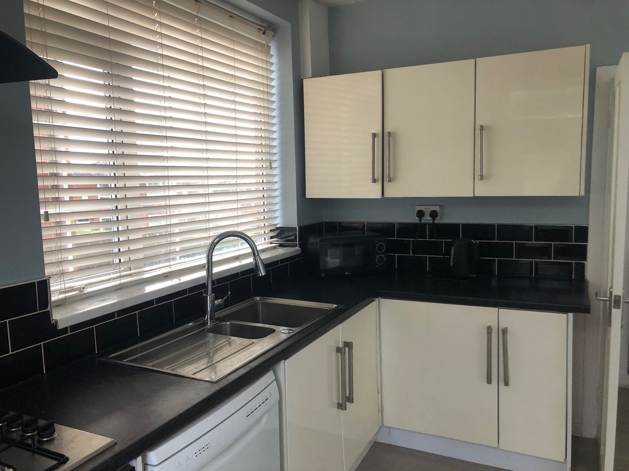4 Bed Semi-Detached House, Sheffiled, S2 photo 4