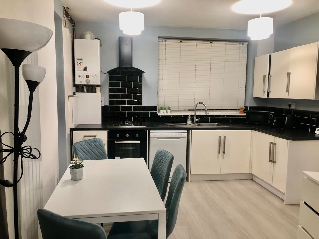 4 Bed Semi-Detached House, Sheffiled, S2 photo 3