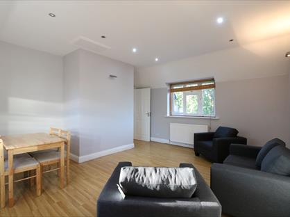 2 Bed Flat, Elm Green, W3