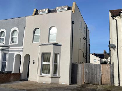 3 Bed Flat, Kidderminster Road, CR0