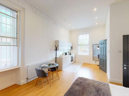 Studio Flat, Trueman Street, L2