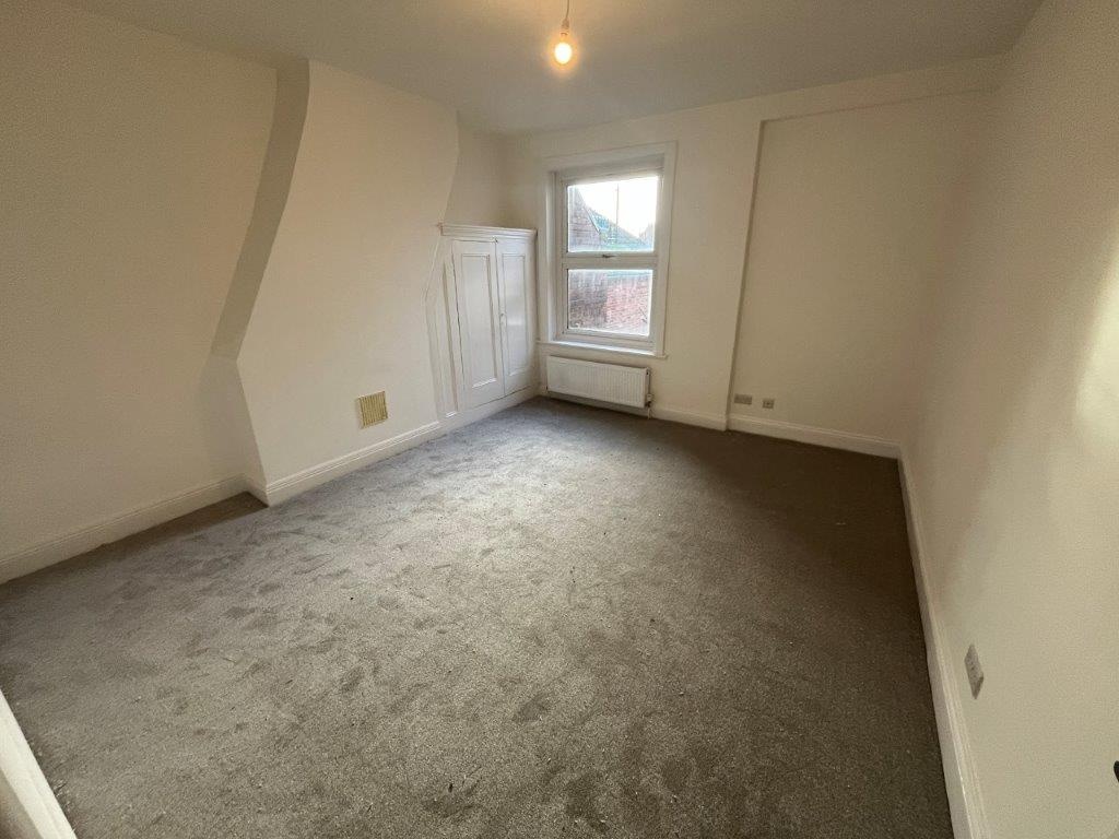 Bournemouth 1 Bed Flat, Sea Road, BH5 To Rent Now for £