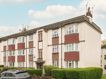 2 Bed Flat, Amblecote Close, SE12