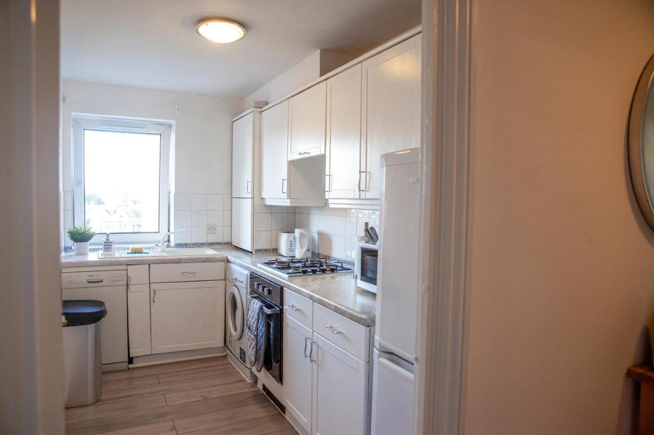 London 2 Bed Flat, Viscount Point, SW19 To Rent Now for £3,500.00 p/m