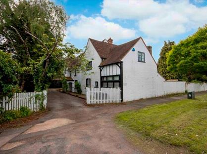 4 Bed Detached House, Arlington Drive, HA4