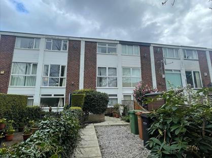 3 Bed Terraced House, Greenvale Drive, SK8