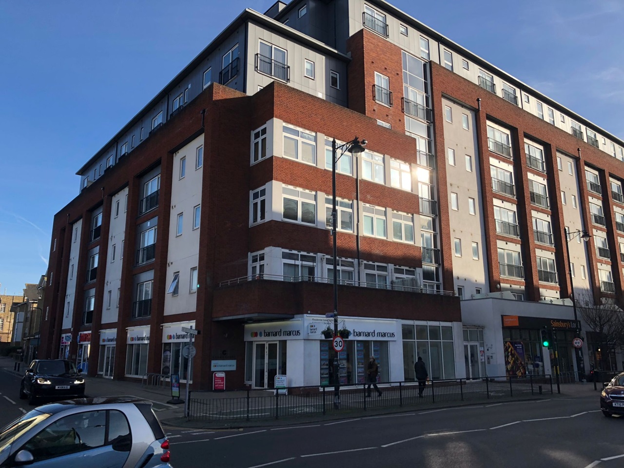 Wallington 1 Bed Flat, Canon Court, SM6 To Rent Now for £1,350.00 p/m