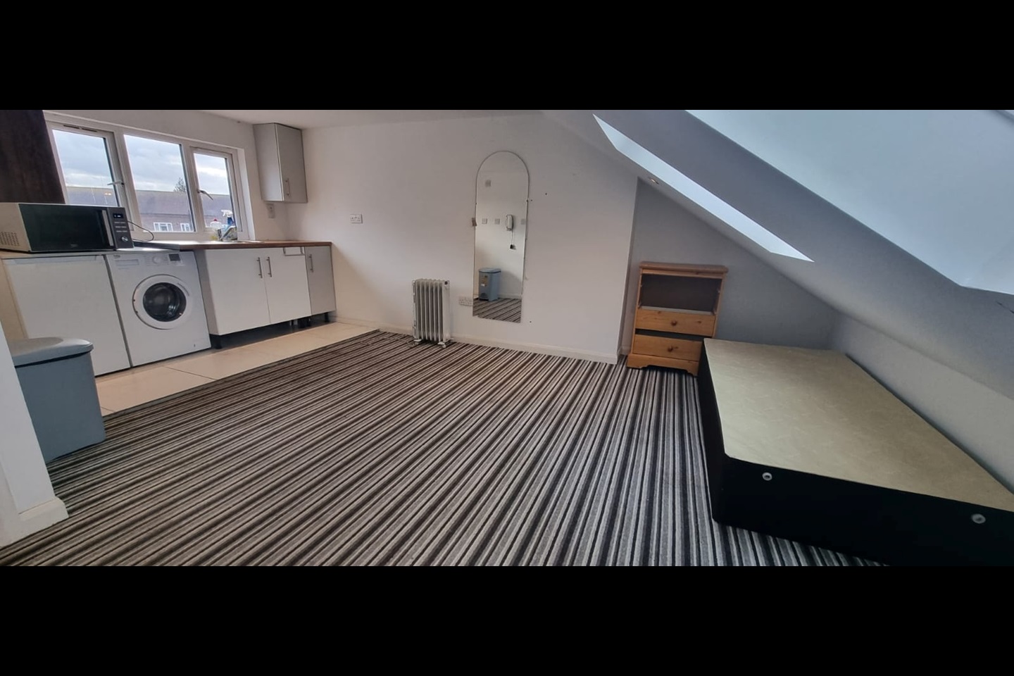 Surbiton Studio Flat, Tolworth, KT6 To Rent Now for £900.00 p/m