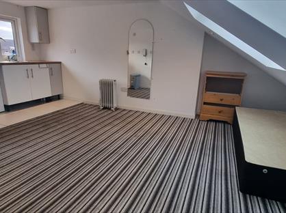 Studio Flat, Tolworth, KT6