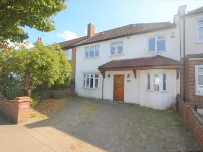 4 Bed Semi-Detached House, Ashbourne Avenue, E18