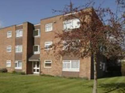 2 Bed Flat, Egmont Court, KT12