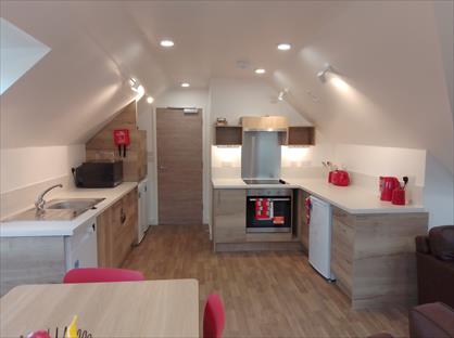 5 Bed Flat, Greenhill Road, SO22