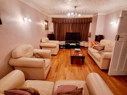 3 Bed Semi-Detached House, Selhurst Road, N9