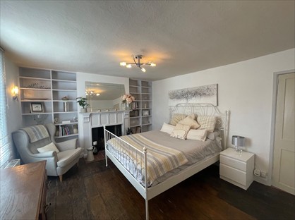 4 Bed Terraced House, North Street, BH20