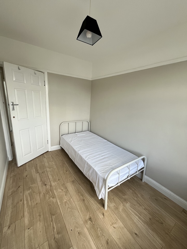 London 3 Bed Detached House, The Lodge Merton Mansions, SW20 To