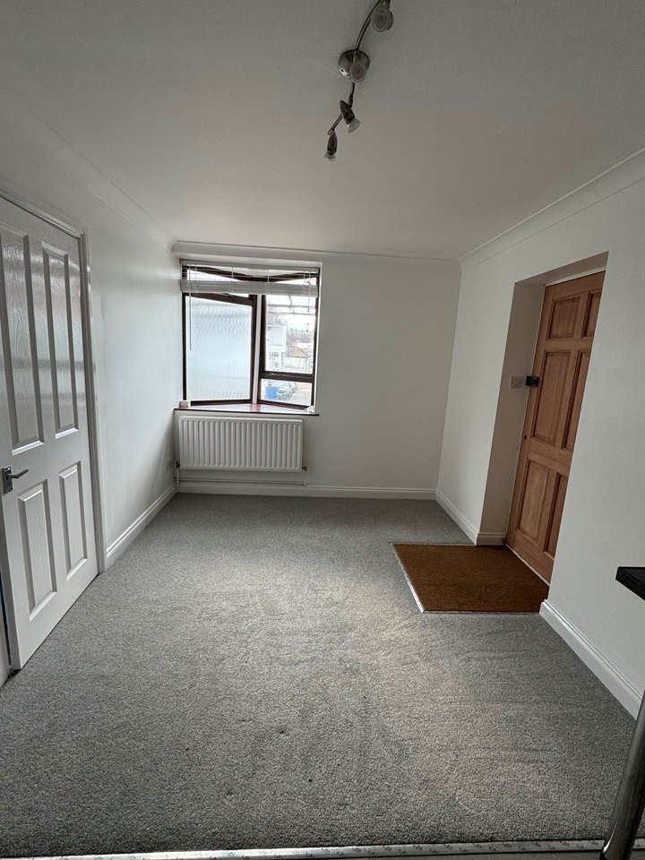 Carshalton 1 Bed Flat, Banstead Road, SM5 To Rent Now for £1,199.00 p/m