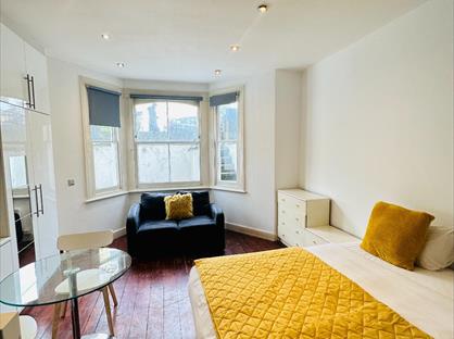 Studio Flat, Hammersmith Grove, W6
