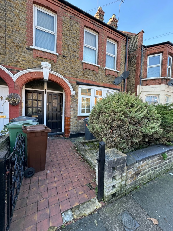 London 1 Bed Kettlebaston Road, E10 To Rent Now for £