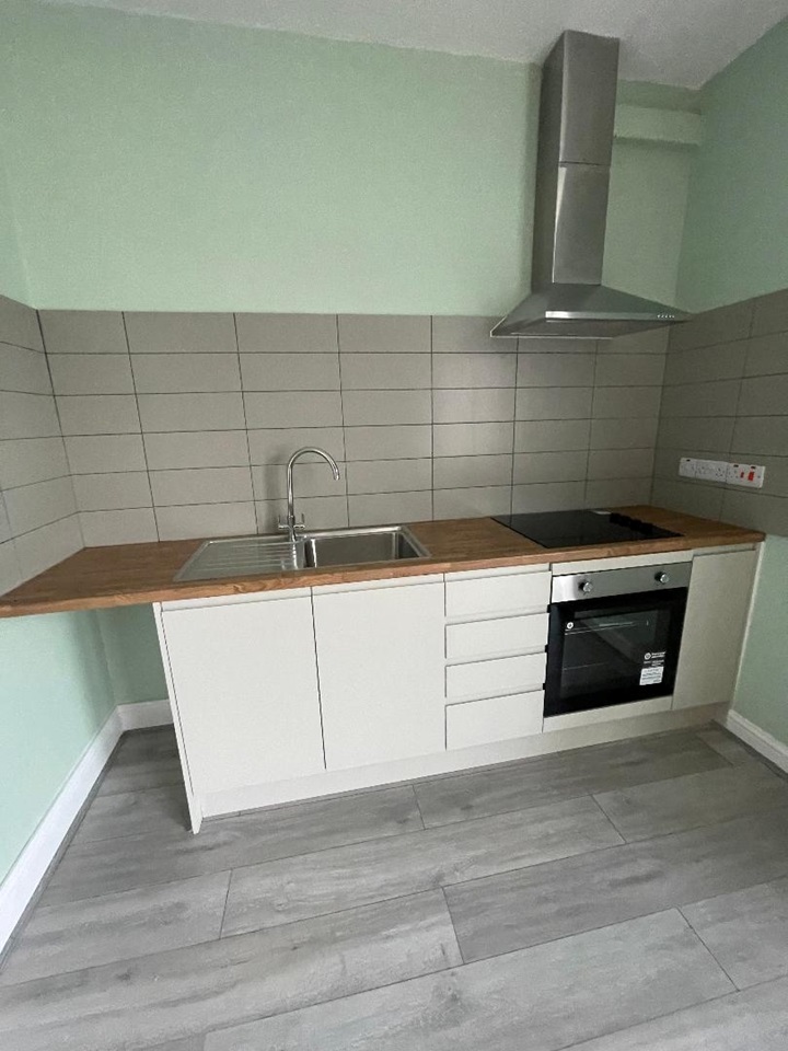 East Ham Room in a Shared House, Henniker Gardens, E6 To Rent Now