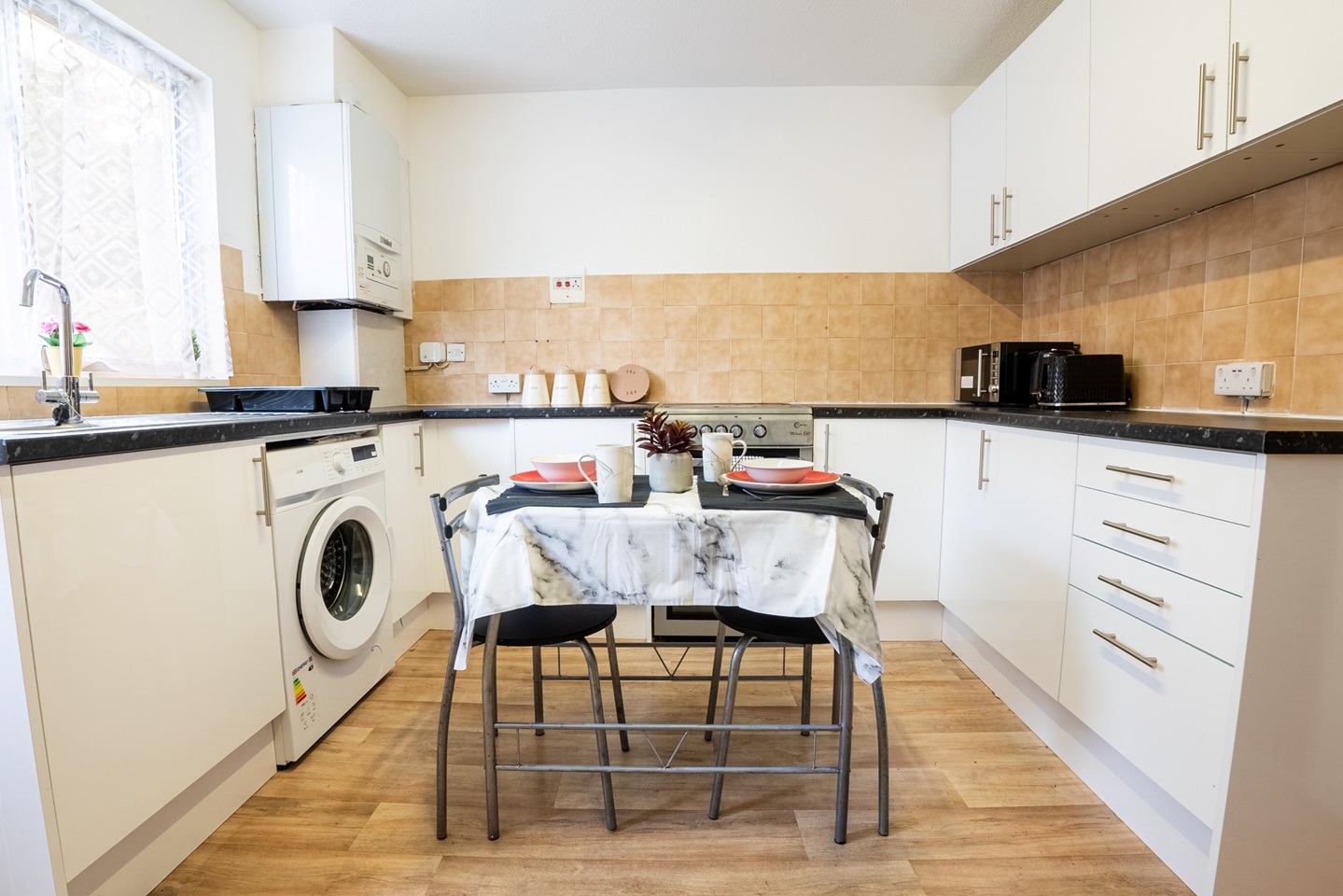London Room in a Shared House, Atkinson Road, E16 To Rent Now for £