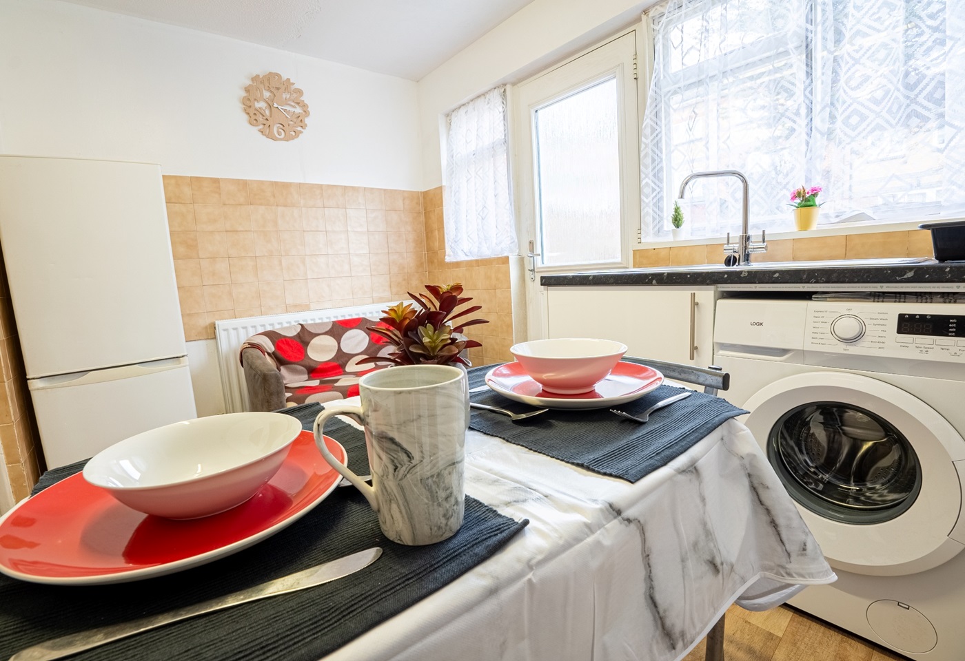 London Room in a Shared House, Atkinson Road, E16 To Rent Now for £