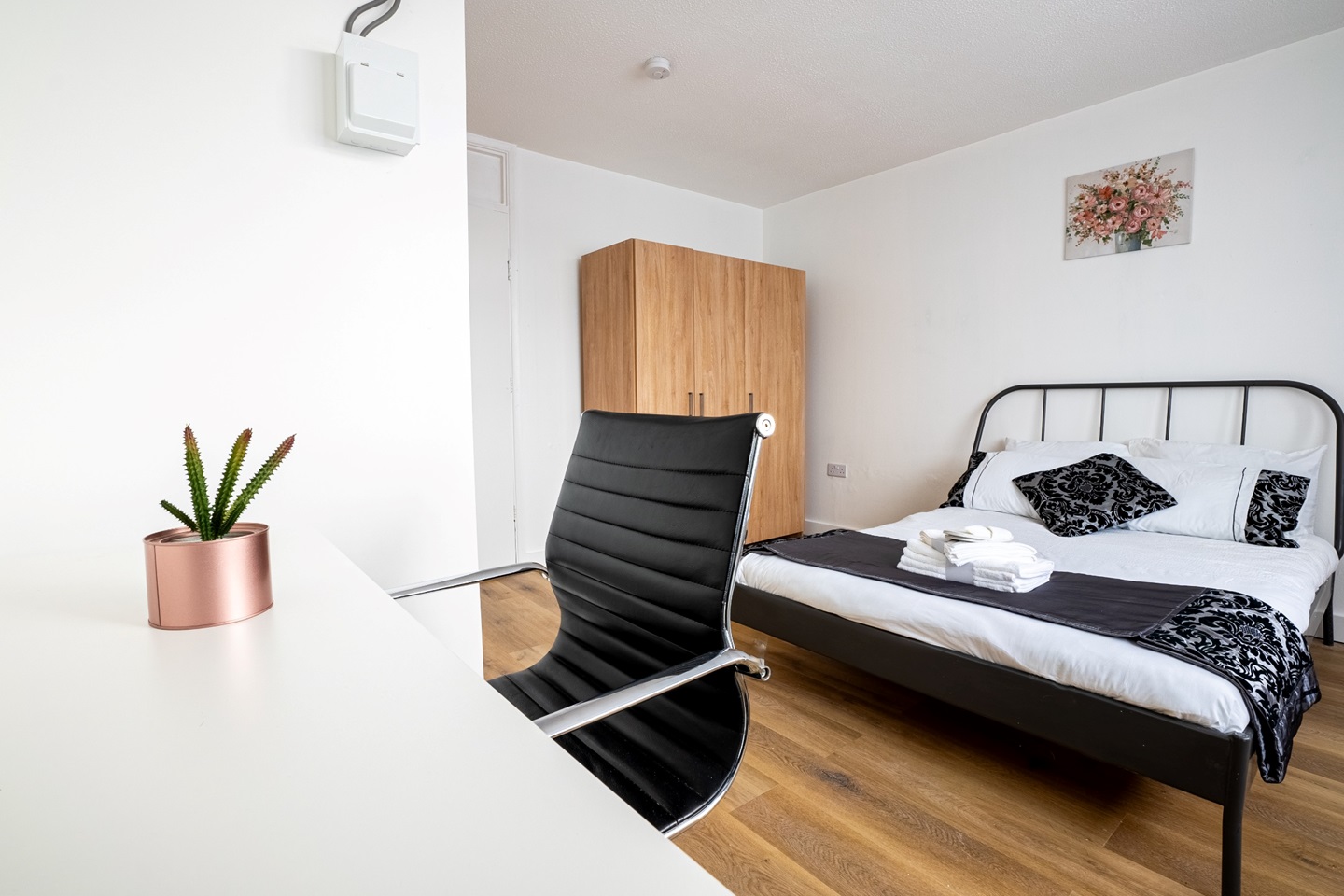 London Room in a Shared House, Atkinson Road, E16 To Rent Now for £